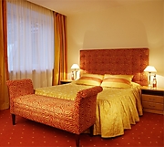 изготовление кроватей для отеля